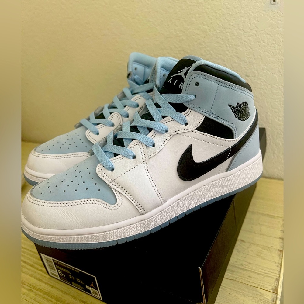 Big kids Nike air Jordan size 6